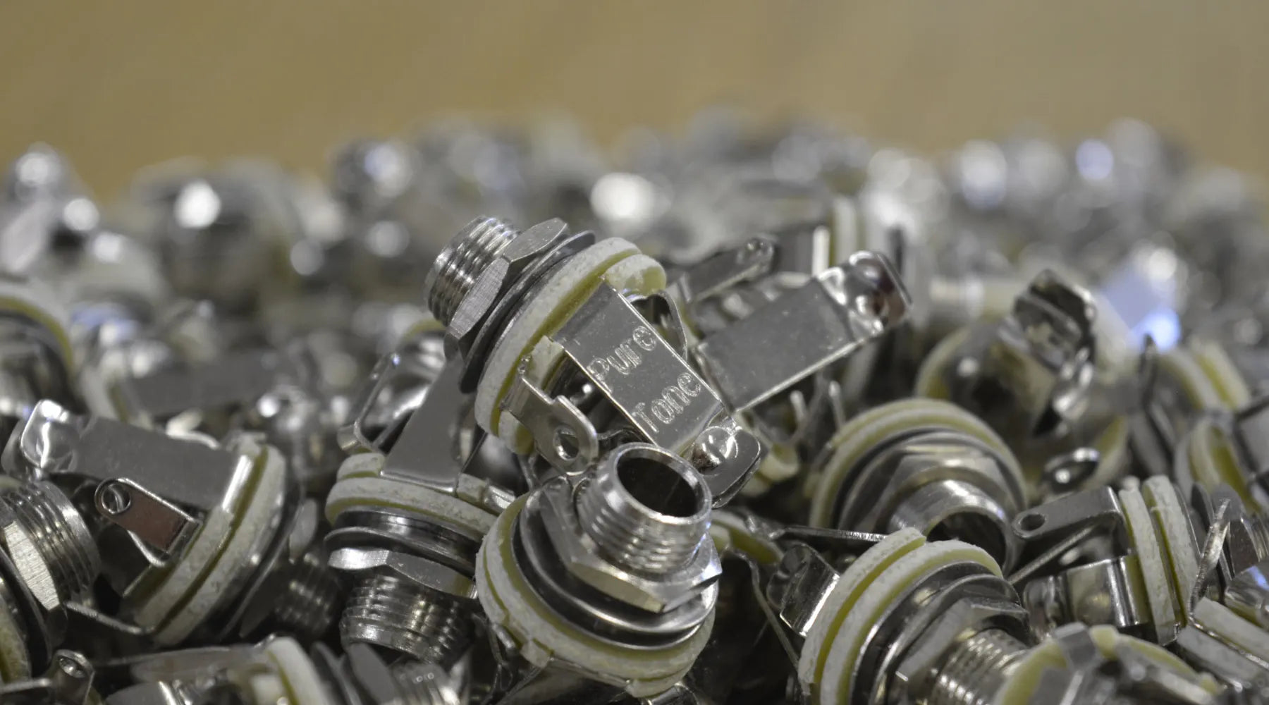 How to Wire Up a Pure Tone Jack Socket for Improved Tone – Armstrong Music